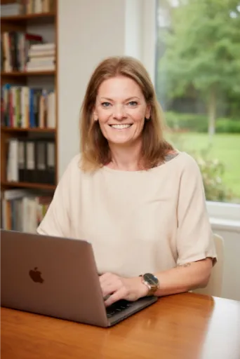 Charlotte Seri, HR, Over mij